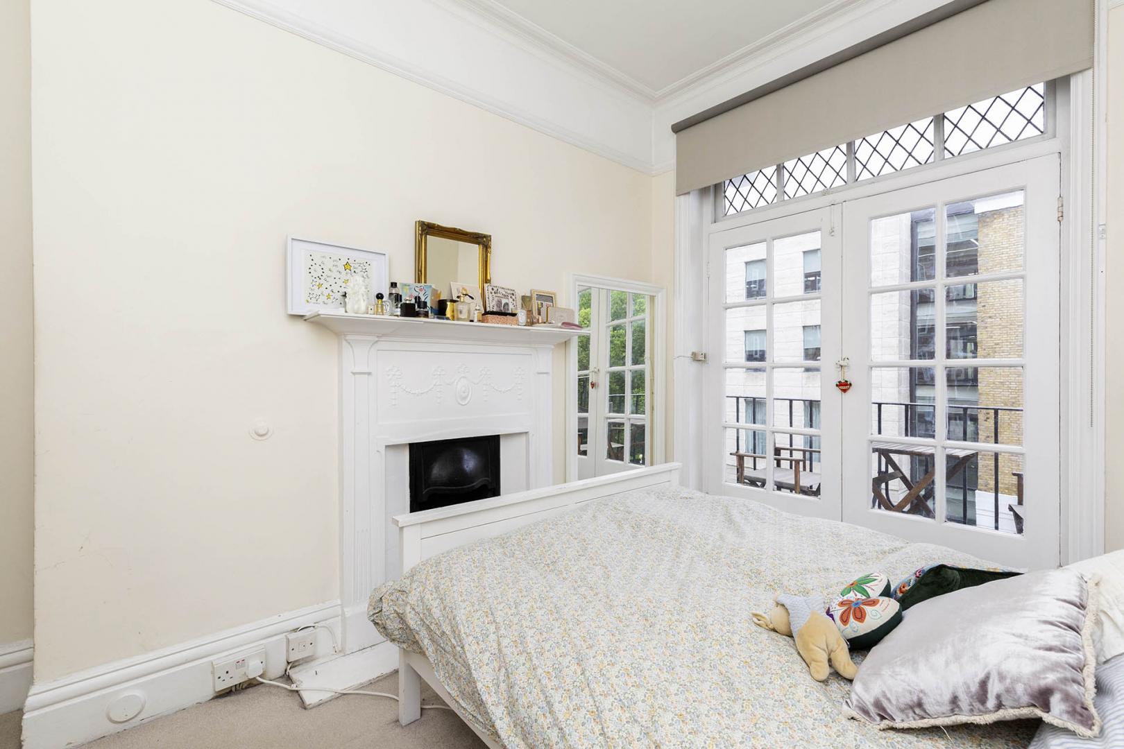 Three double bedrooms, two bathrooms, high ceilings and a spacious lounge. Melcombe Court, Dorset Square, Baker Street